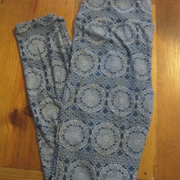 LuLaRoe Blue Lace Leggings, One Size (OS) - Picture 4 of 4